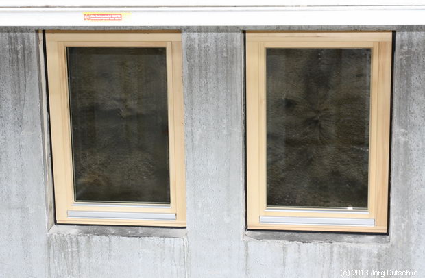 Fenster der Ferienwohnung im Untergeschoss.