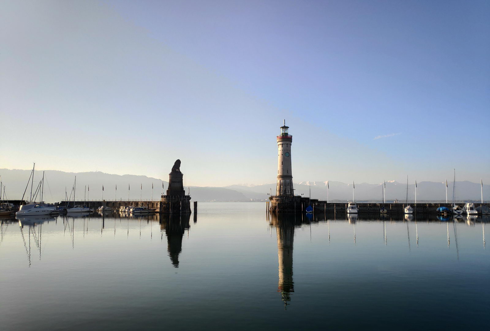 Lindau Hafen im Morgenlicht